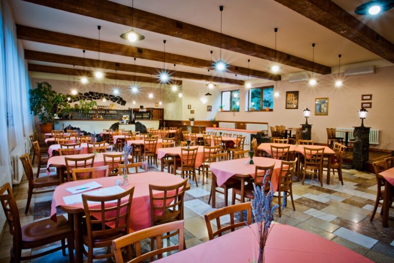 Dlaczego warto odwiedzić lokalną restaurację z duszą?